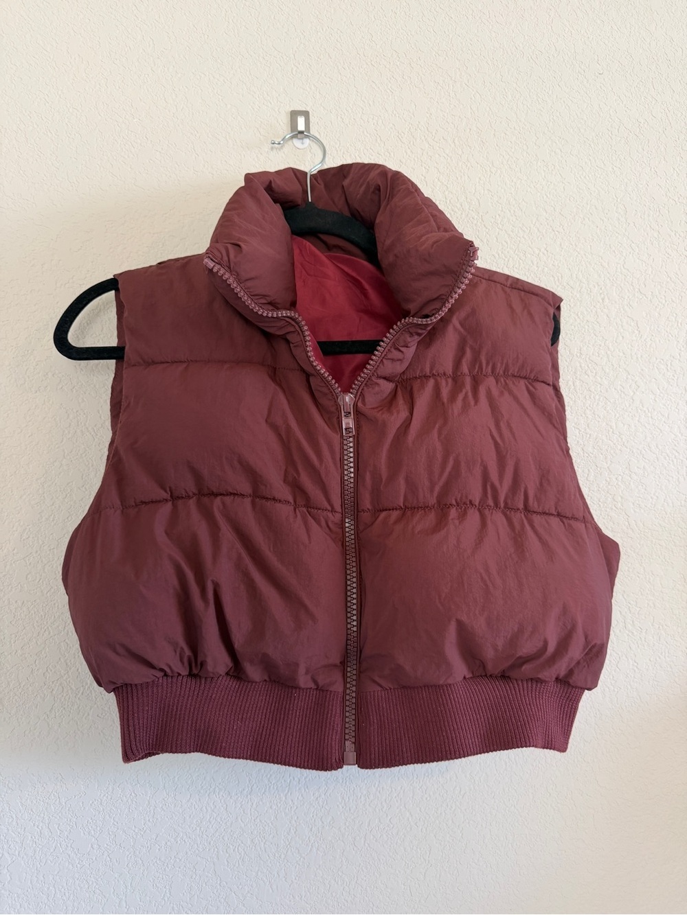 Women's Burgundy Cropped Puffer Vest - Sleeveless Zip Front - Picture 2 of 6